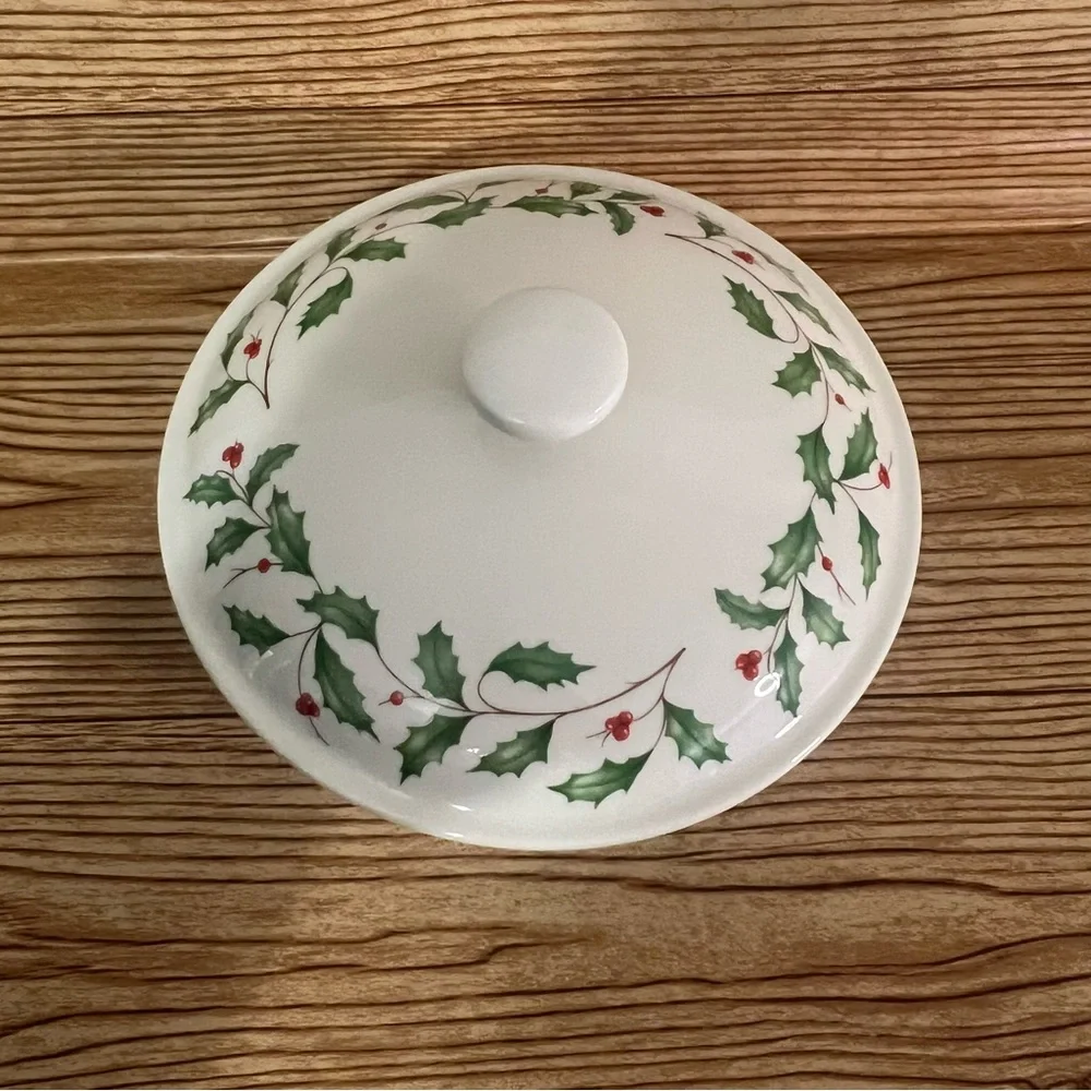 Lenox Holiday Small Covered Bowl 804284 Christmas Holly Lid Dish New In Box